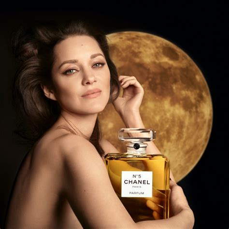 whos in the new chanel no 5 advert|Chanel no 5 perfume advertisements.